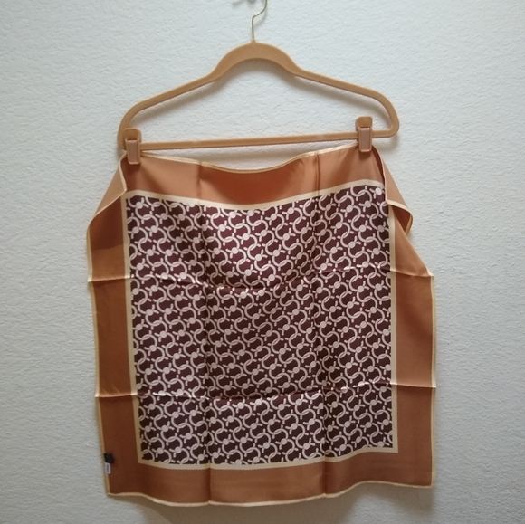 Cafune Silk Square Scarf - Picture 5 of 8